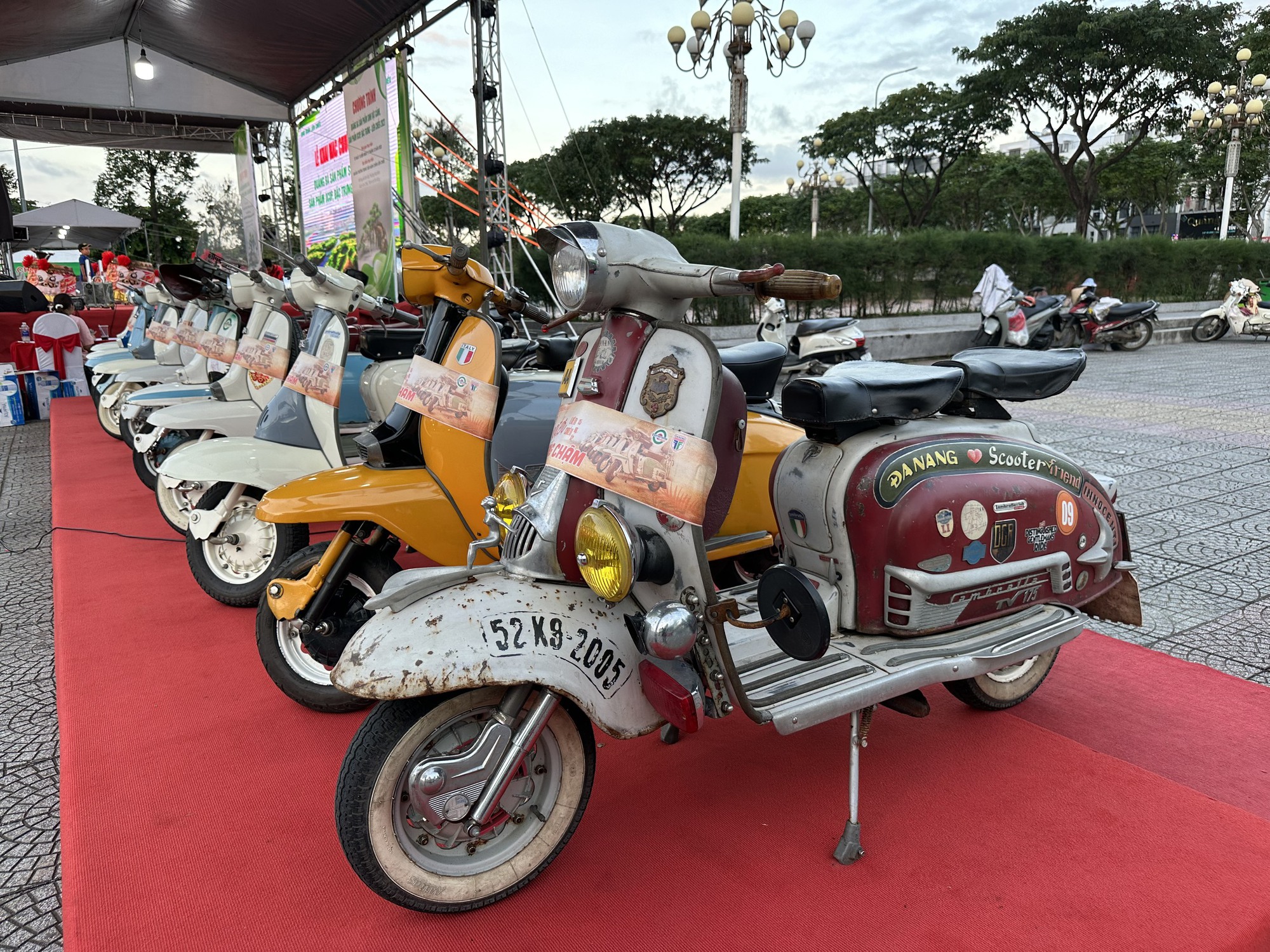 Thưởng thức đặc sản Nam Ô tại hội chợ sản phẩm đặc trưng - Ảnh 4. Thưởng thức đặc sản Nam Ô tại hội chợ sản phẩm đặc trưng - Ảnh 4.