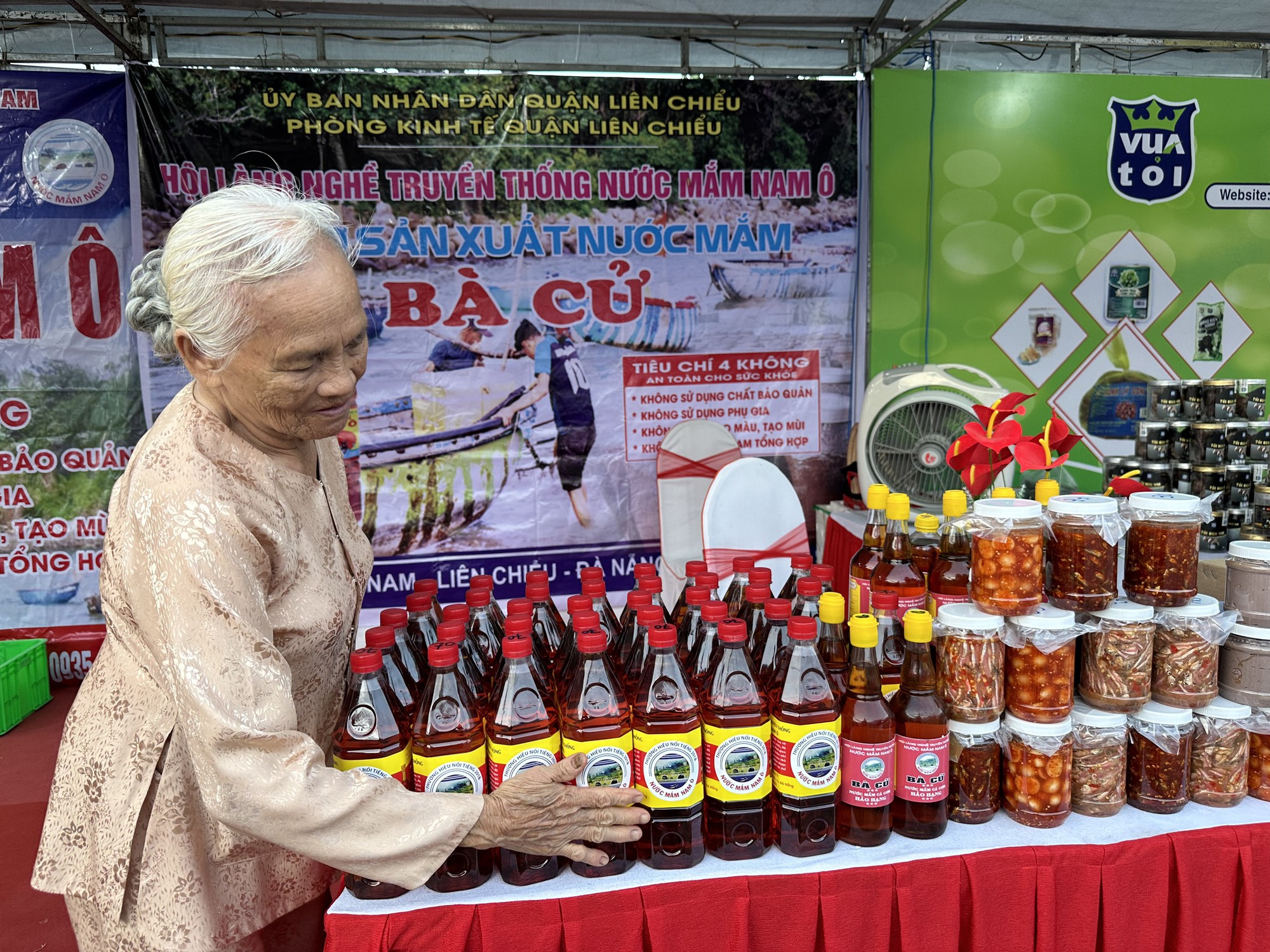 Thưởng thức đặc sản Nam Ô tại hội chợ sản phẩm đặc trưng - Ảnh 5. Thưởng thức đặc sản Nam Ô tại hội chợ sản phẩm đặc trưng - Ảnh 5.