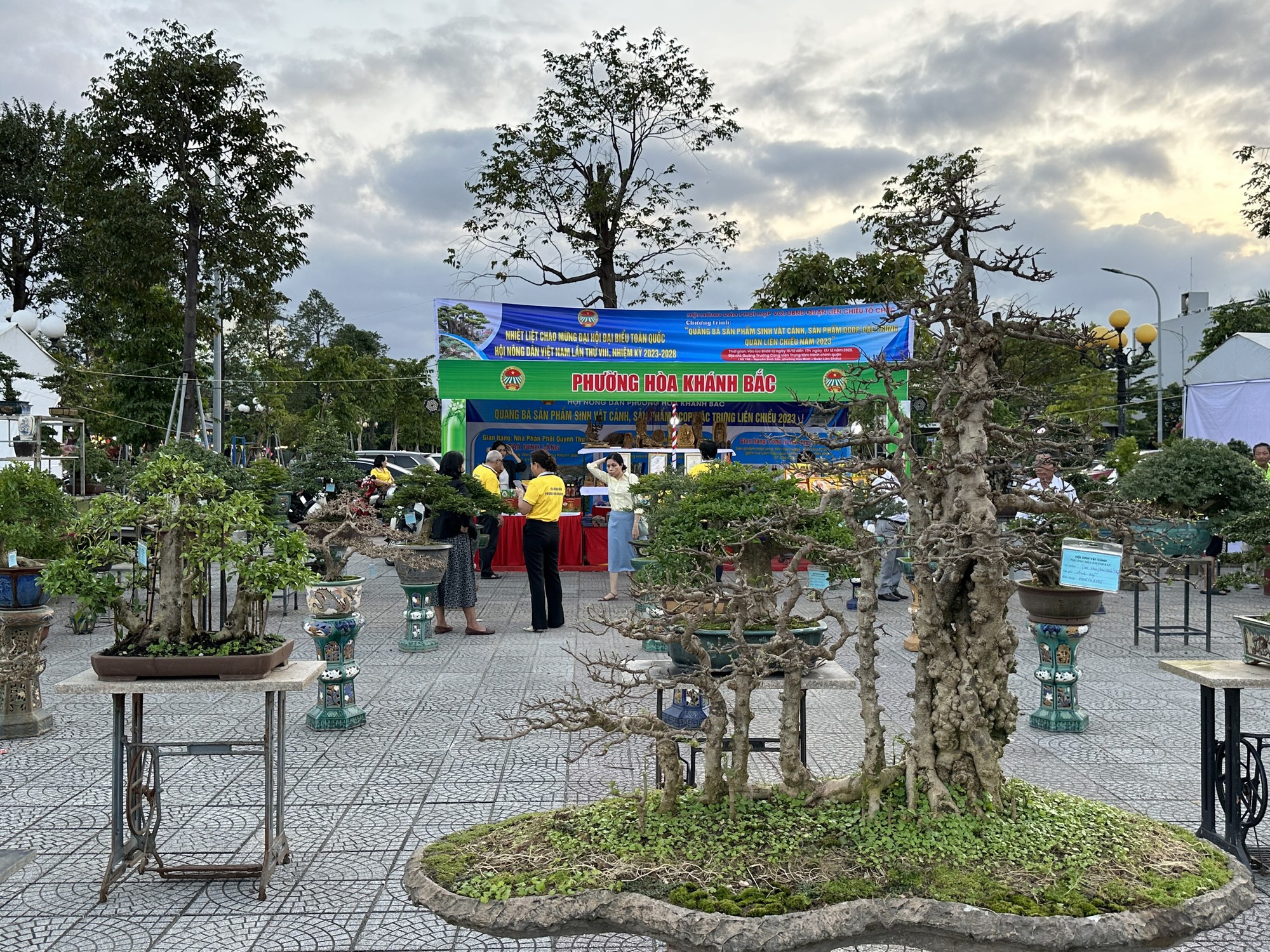 Thưởng thức đặc sản Nam Ô tại hội chợ sản phẩm đặc trưng - Ảnh 6. Thưởng thức đặc sản Nam Ô tại hội chợ sản phẩm đặc trưng - Ảnh 6.