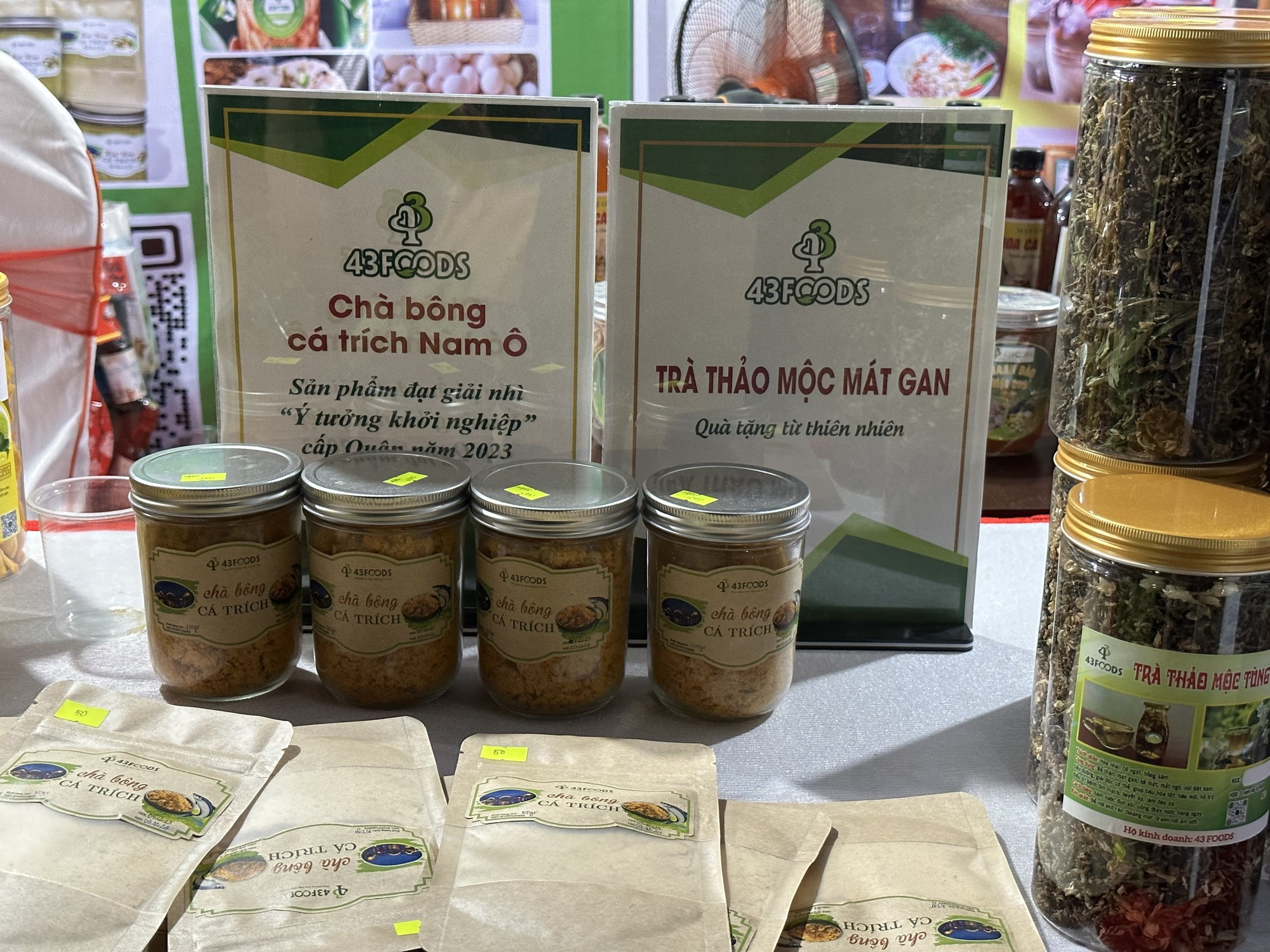 Thưởng thức đặc sản Nam Ô tại hội chợ sản phẩm đặc trưng - Ảnh 10. Thưởng thức đặc sản Nam Ô tại hội chợ sản phẩm đặc trưng - Ảnh 10.