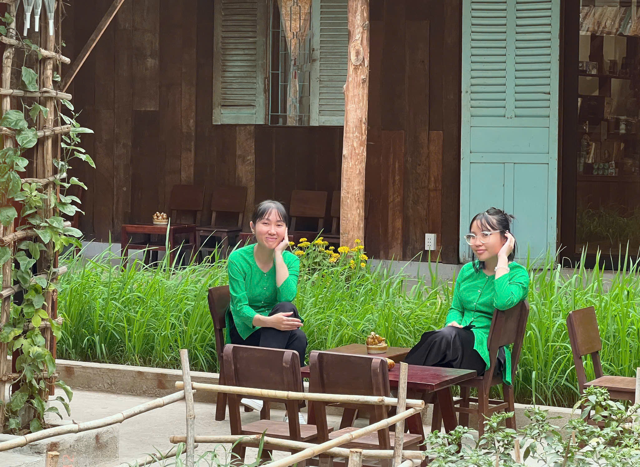 Độc lạ quán cà phê TP.HCM 'gây sốt' dịp tết: Khách ngồi dưới giàn bầu, ruộng lúa...- Ảnh 4. Độc lạ quán cà phê TP.HCM 'gây sốt' dịp tết: Khách ngồi dưới giàn bầu, ruộng lúa...- Ảnh 4.