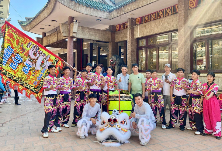 Chuyện của Đoàn lân sư rồng Miếu Bảy Bà - Ảnh 2. Chuyện của Đoàn lân sư rồng Miếu Bảy Bà - Ảnh 2.