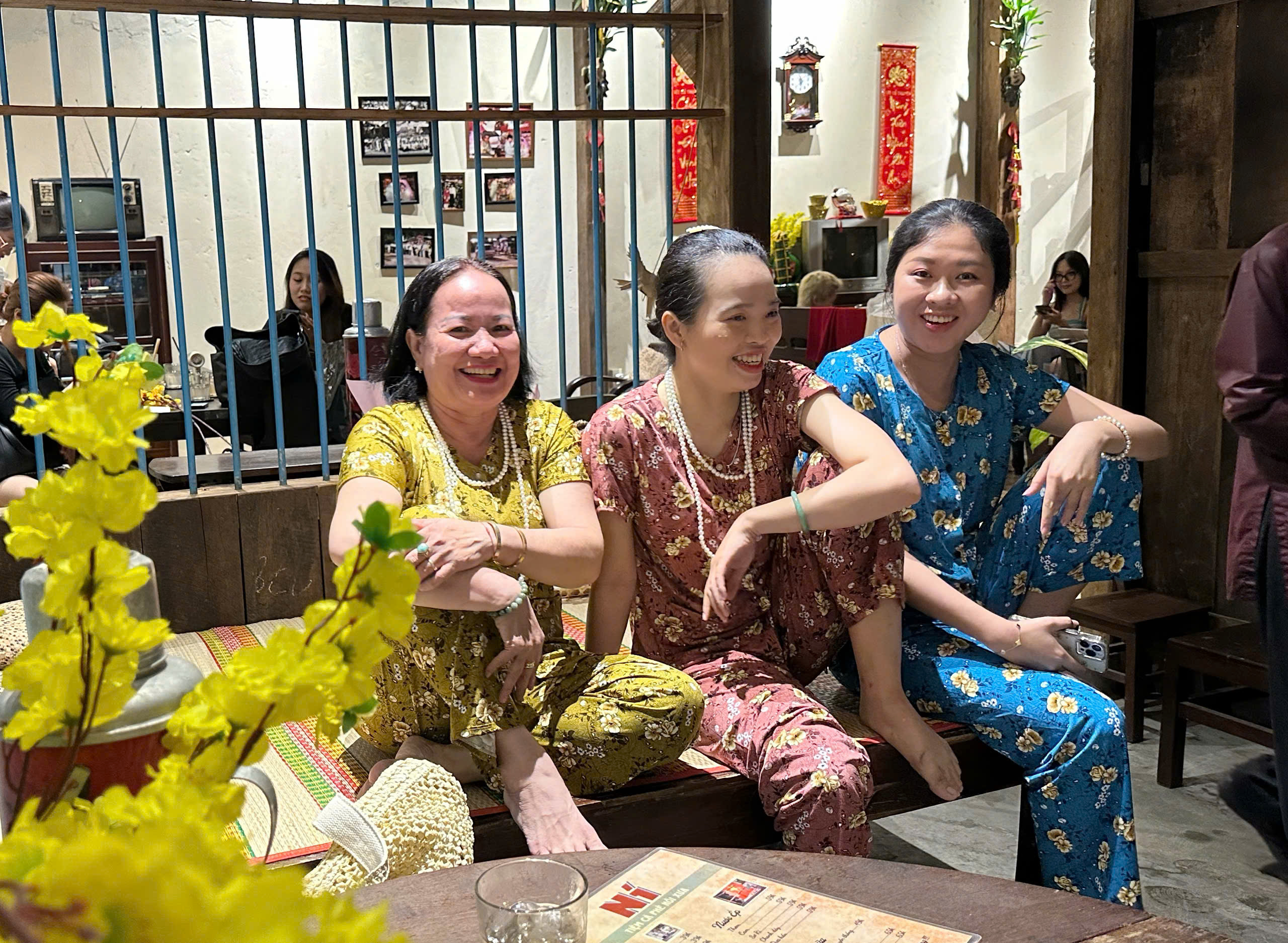 Độc lạ quán cà phê TP.HCM 'gây sốt' dịp tết: Khách ngồi dưới giàn bầu, ruộng lúa...- Ảnh 11. Độc lạ quán cà phê TP.HCM 'gây sốt' dịp tết: Khách ngồi dưới giàn bầu, ruộng lúa...- Ảnh 11.