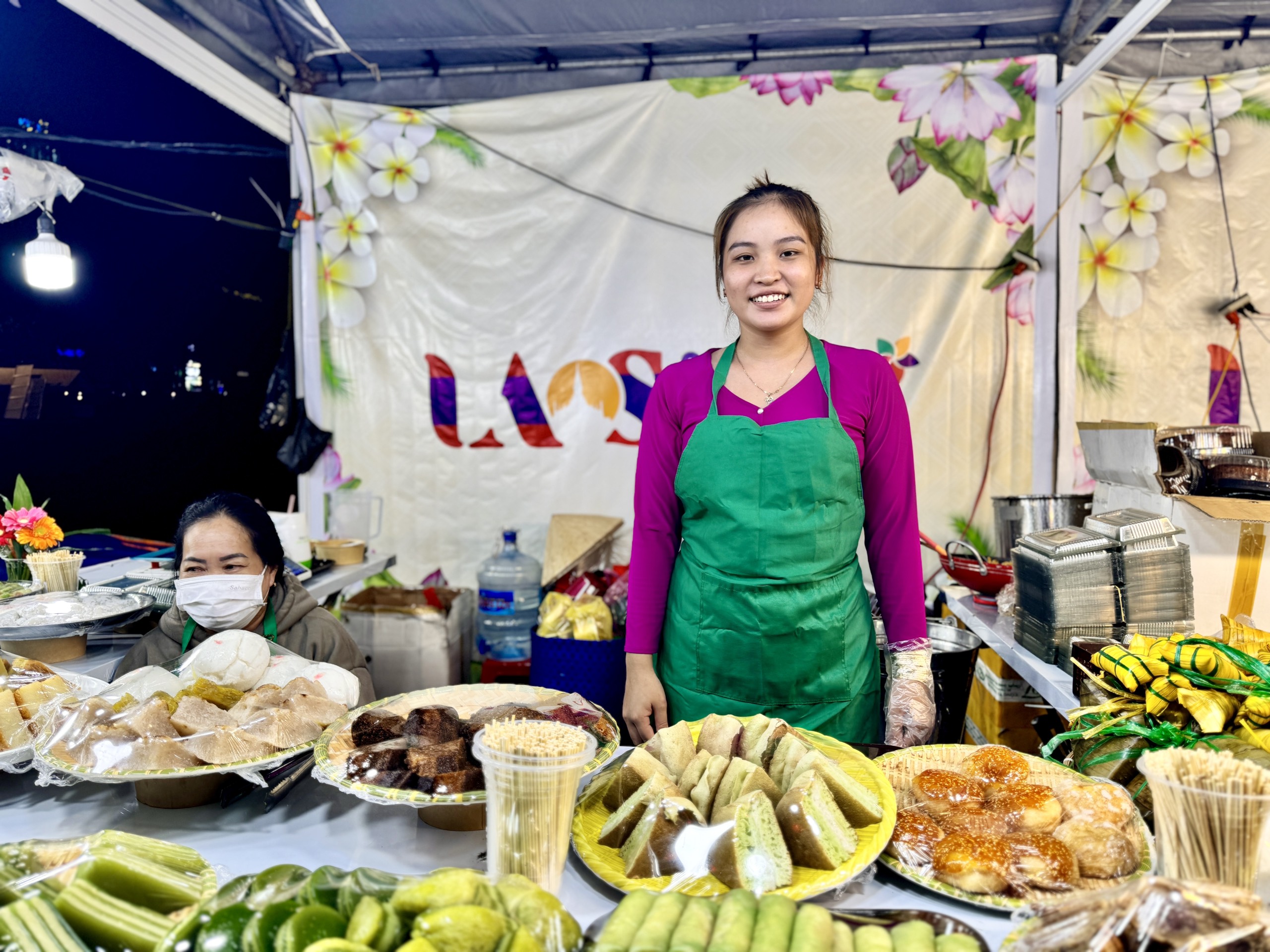 Người dân TP.HCM thưởng thức đặc sản Lào tại ngày hội du lịch văn hóa- Ảnh 11. Người dân TP.HCM thưởng thức đặc sản Lào tại ngày hội du lịch văn hóa- Ảnh 11.