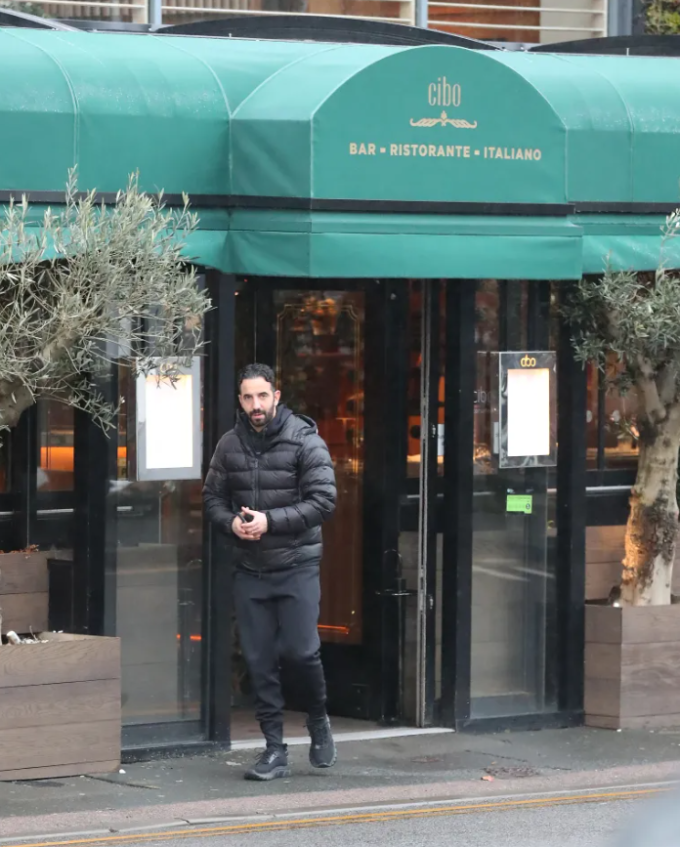 Họ đi ăn trưa tại nhà hàng Italy Cibo ở Wilmslow thuộc vùng Cheshire, Anh. Ảnh: Eamonn and James Clarke