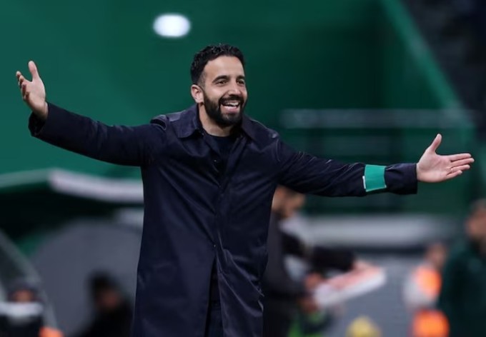 HLV Ruben Amorim phản ứng trong trận Sporting thắng Faranese 3-2 trên sân Jose Alvalade, Lisbon, Bồ Đào Nha ngày 3/3/2024. Ảnh: Reuters