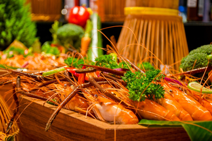 Buffet ngày Tết với đa dạng các loại hải sản tươi ngon từ biển Nha Trang. Ảnh: InterContinental Nha Trang