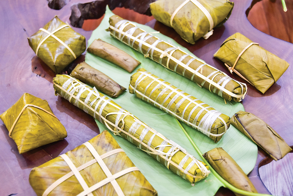Ăn bánh tày nghe chuyện làng Nôm- Ảnh 1. Ăn bánh tày nghe chuyện làng Nôm- Ảnh 1.