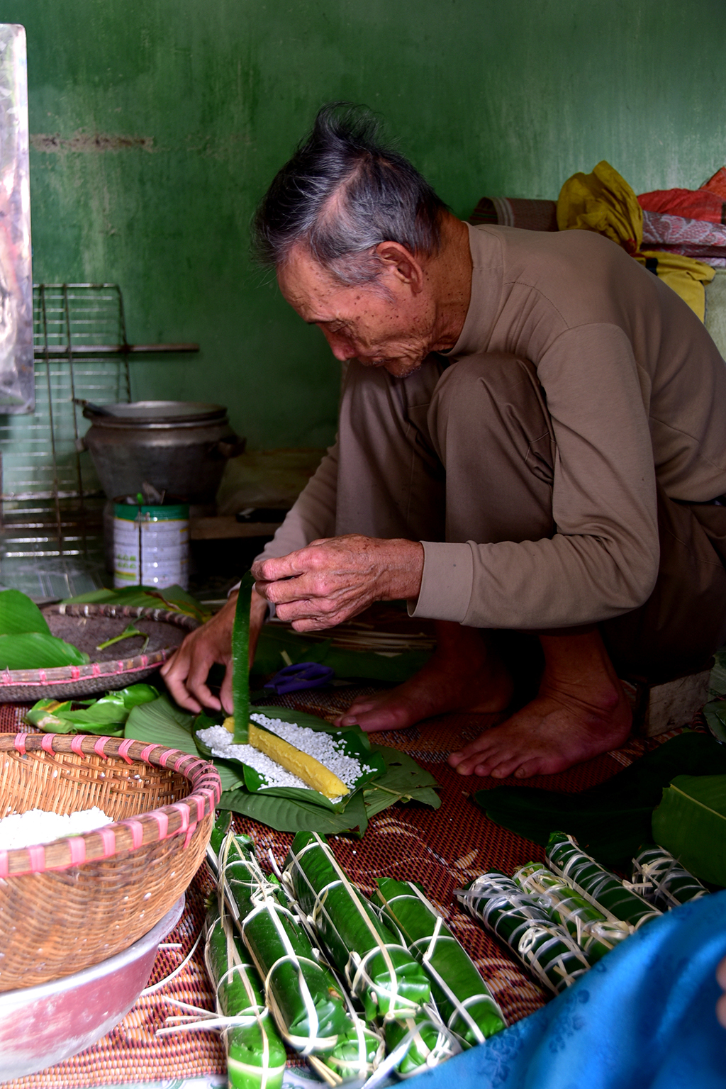 Ăn bánh tày nghe chuyện làng Nôm- Ảnh 4. Ăn bánh tày nghe chuyện làng Nôm- Ảnh 4.