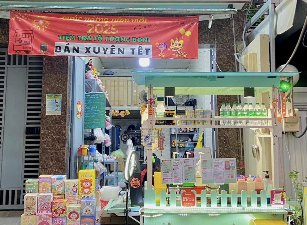 Hàng quán TP.HCM bán xuyên tết: Bạn có ở lại kiếm tiền khi lương nhân 3?- Ảnh 2. Hàng quán TP.HCM bán xuyên tết: Bạn có ở lại kiếm tiền khi lương nhân 3?- Ảnh 2.