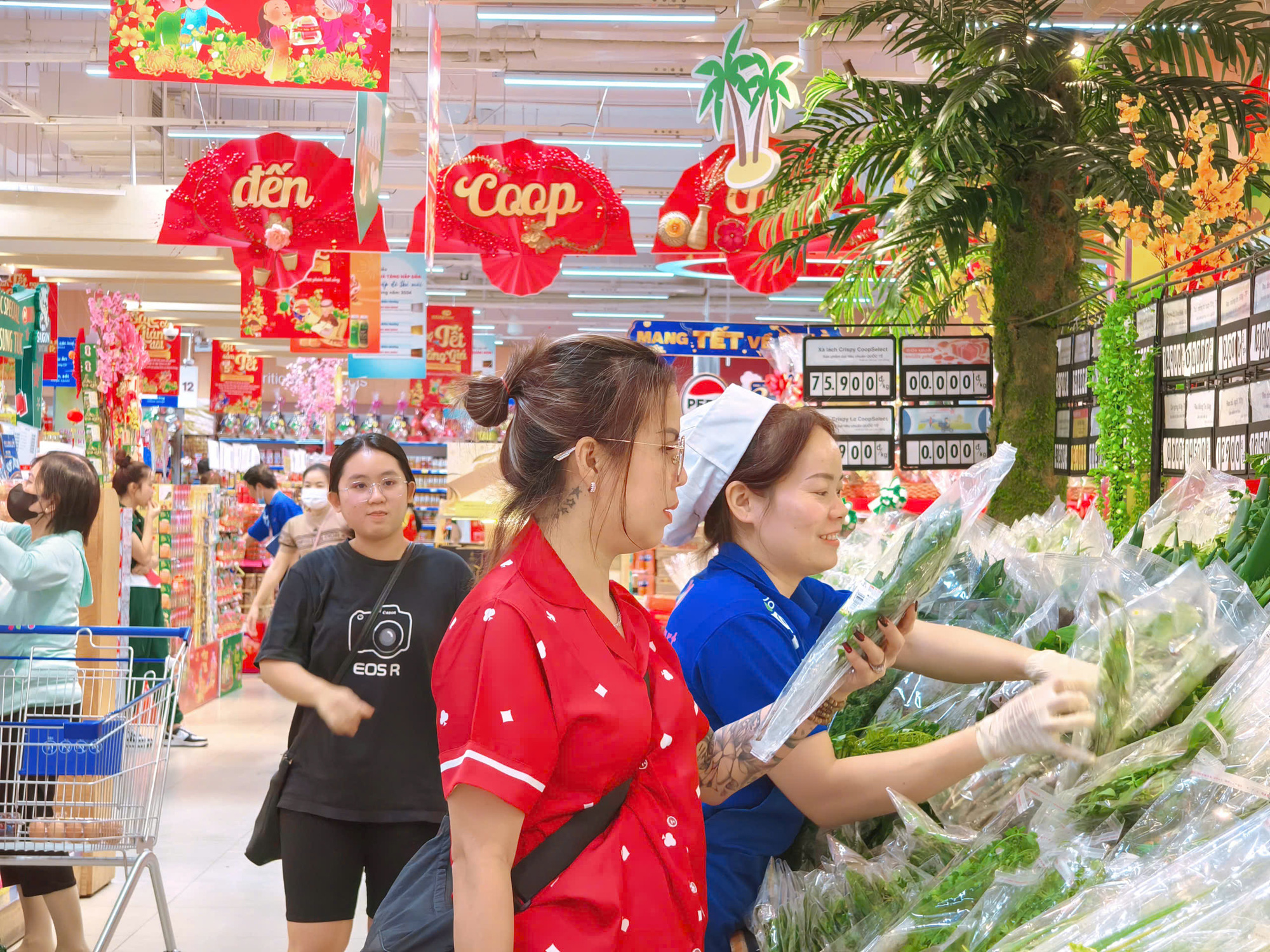 Xu hướng dịch chuyển 'ăn Tết' sang 'tận hưởng Tết' - Ảnh 2. Xu hướng dịch chuyển 'ăn Tết' sang 'tận hưởng Tết' - Ảnh 2.