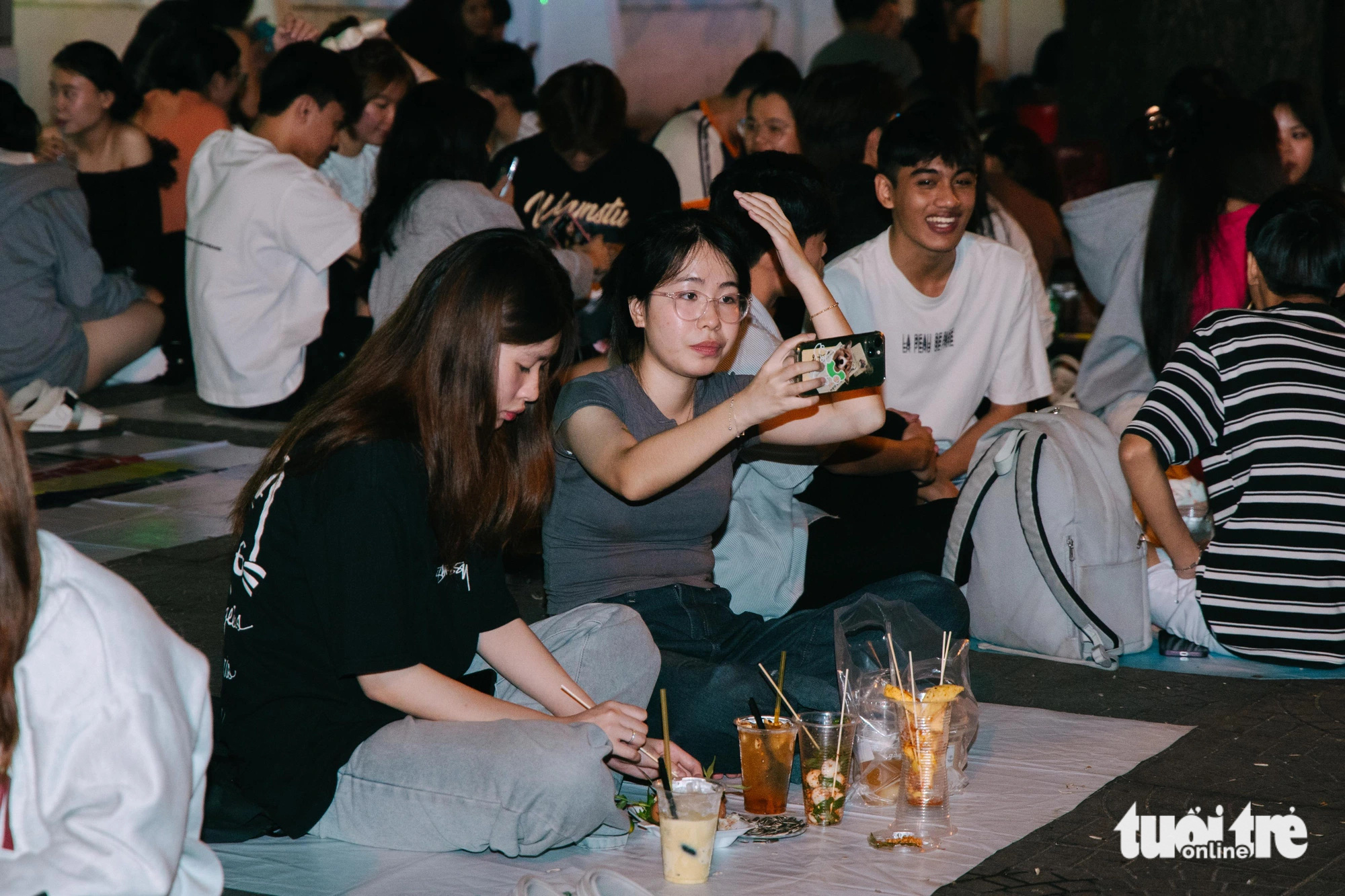 Giới trẻ đi cà phê bệt tới sáng. Niềm vui đơn giản, nỗi lo phức tạp - Ảnh 6. Cà phê bệt tới sáng: Làm sao để biến nó thành 'điểm hẹn an toàn'? - Ảnh 6.