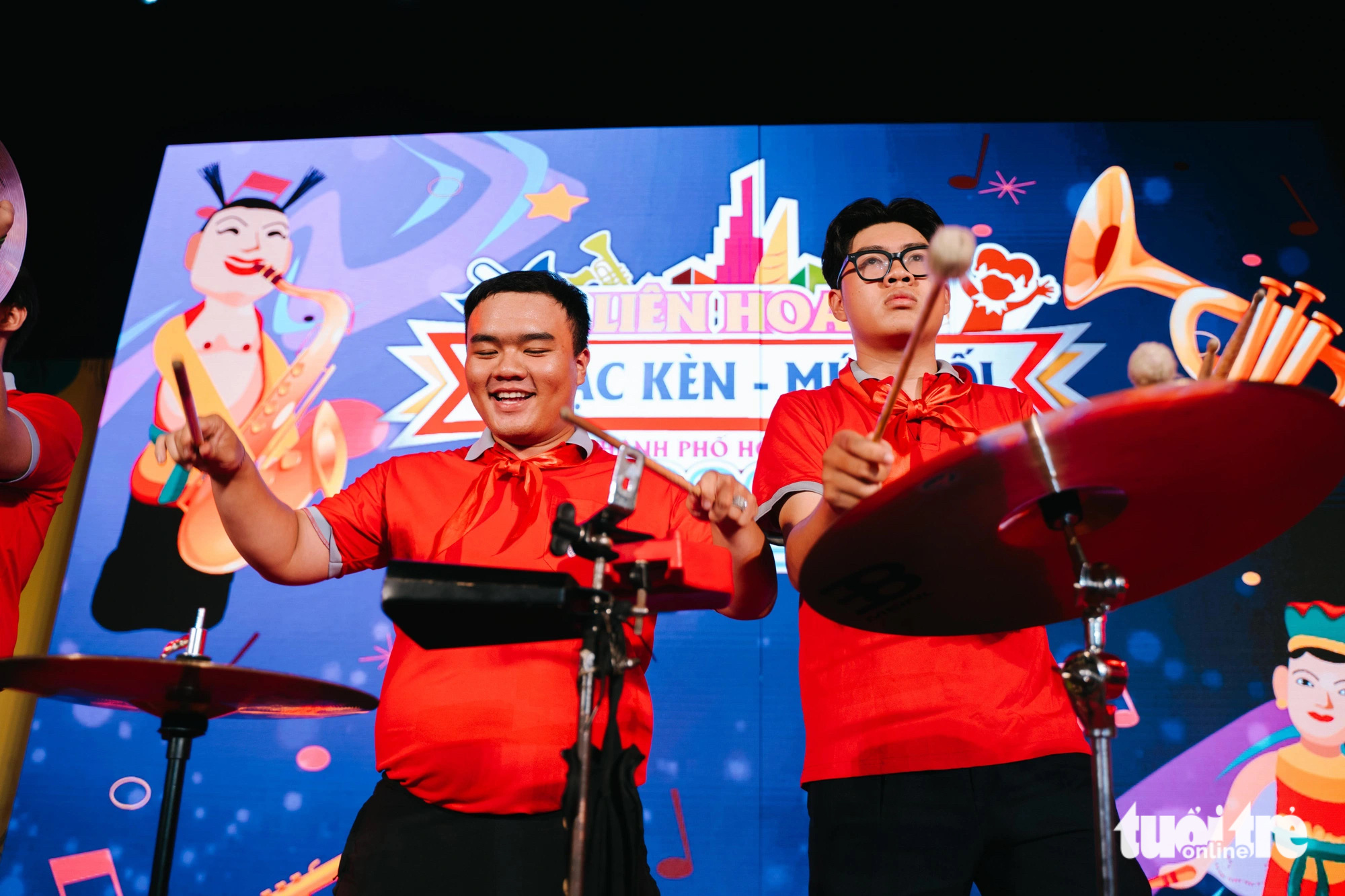 Du khách thích thú lắng nghe hơn 100 thiếu nhi biểu diễn nhạc kèn nói về TP.HCM - Ảnh 9. Nhạc kèn thiếu nhi khuấy động phố đi bộ TP.HCM - Ảnh 9.