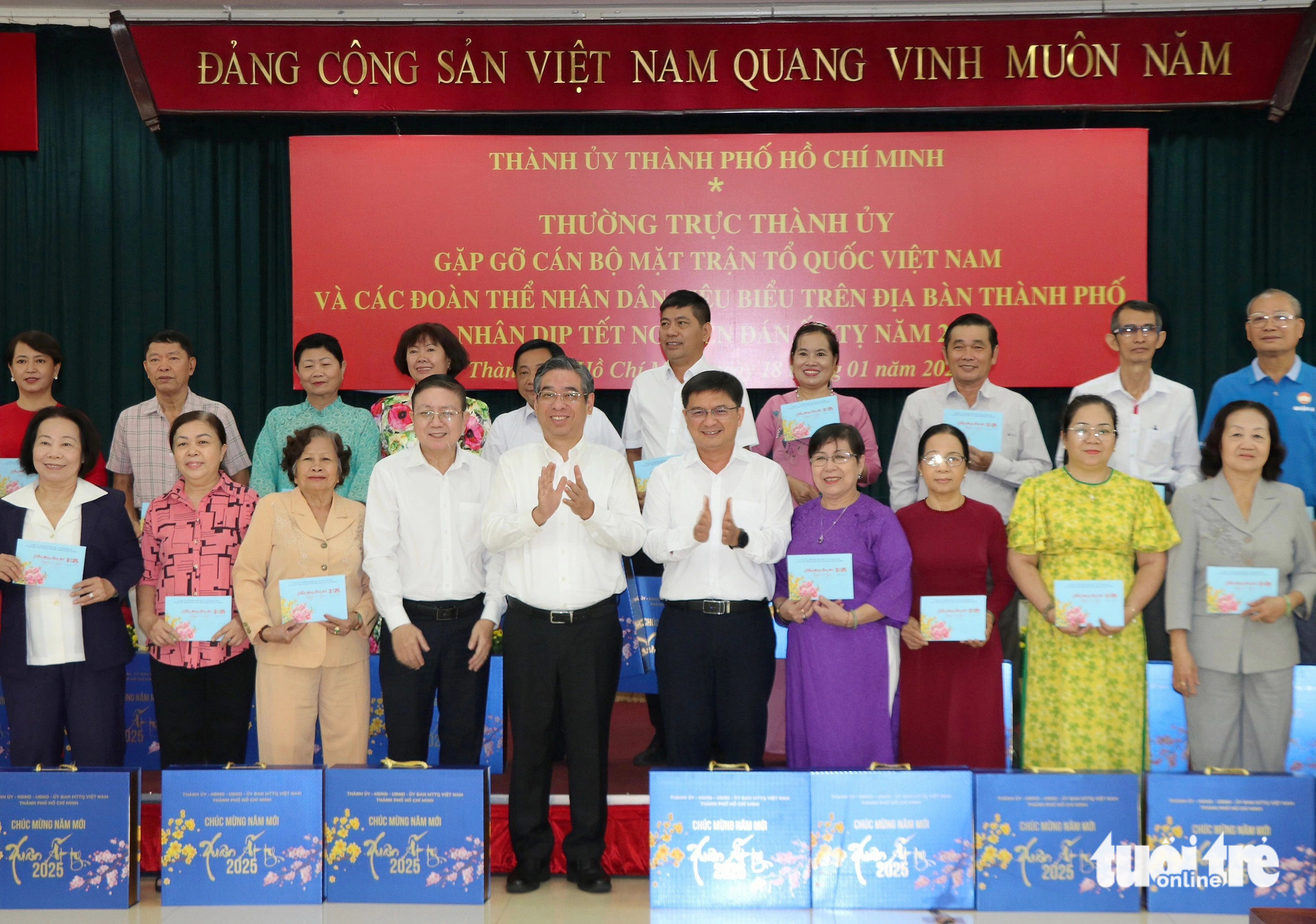 Thành ủy TP.HCM gặp mặt cán bộ mặt trận, các đoàn thể nhân dân tiêu biểu dịp tết Ất Tỵ - Ảnh 2.