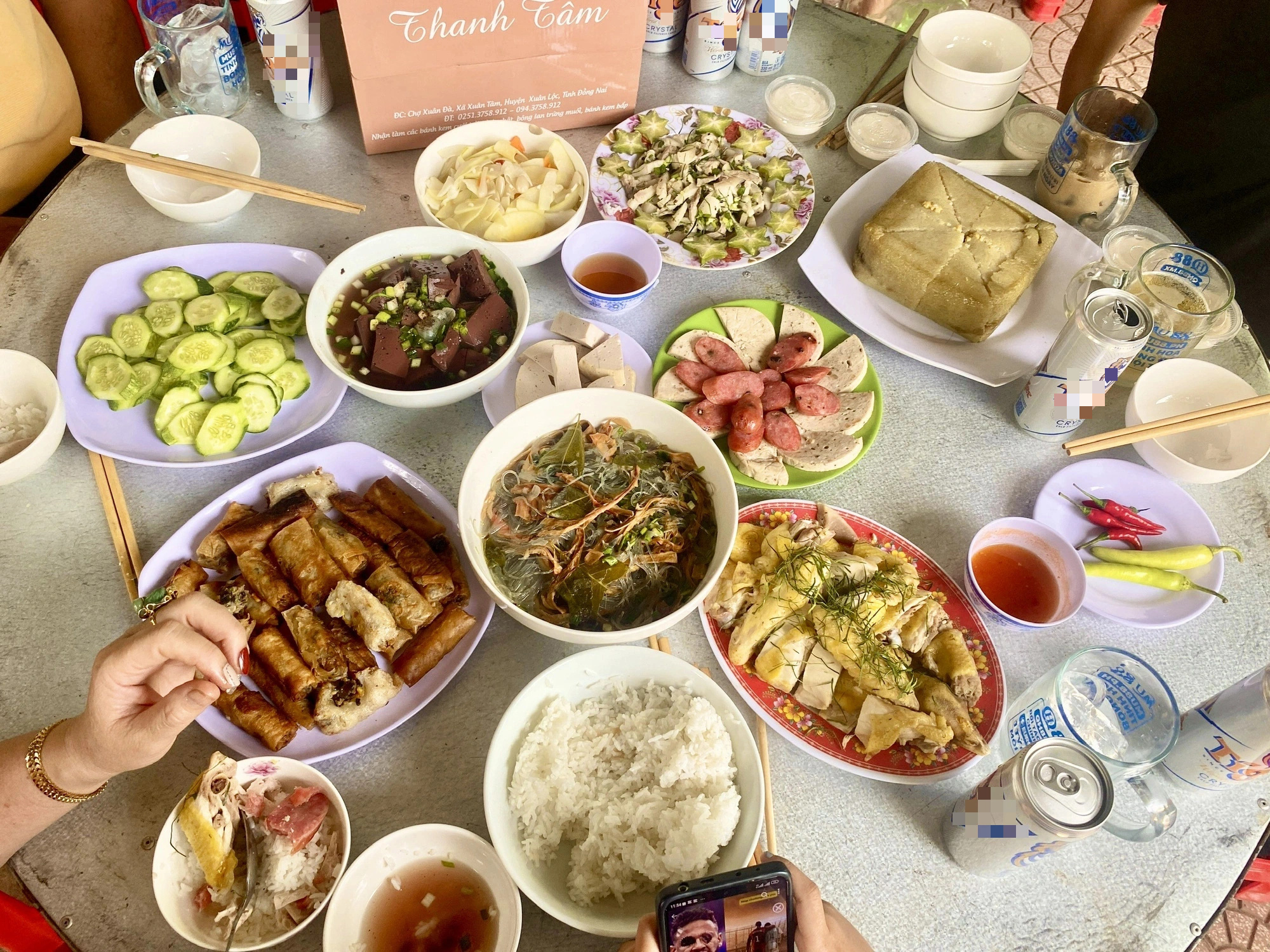 Tết này không bia rượu, tôi không còn phải ngại ngại tìm 'mâm nước suối' - Ảnh 1. Tết này không bia rượu, tôi không còn phải ngại ngại tìm 'mâm nước ngọt' - Ảnh 1.
