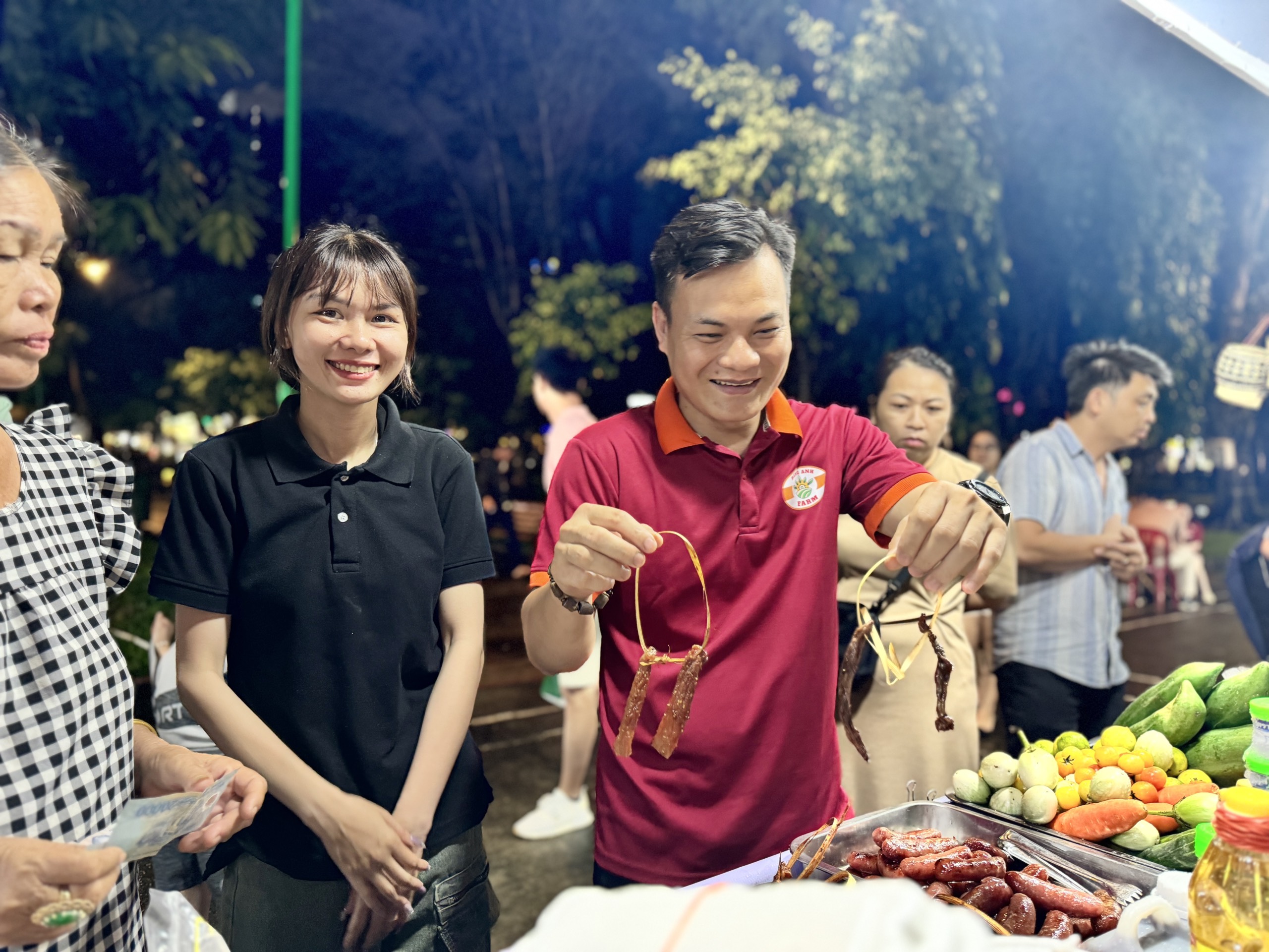 Người dân TP.HCM thưởng thức đặc sản Lào tại ngày hội du lịch văn hóa- Ảnh 9. Người dân TP.HCM thưởng thức đặc sản Lào tại ngày hội du lịch văn hóa- Ảnh 9.
