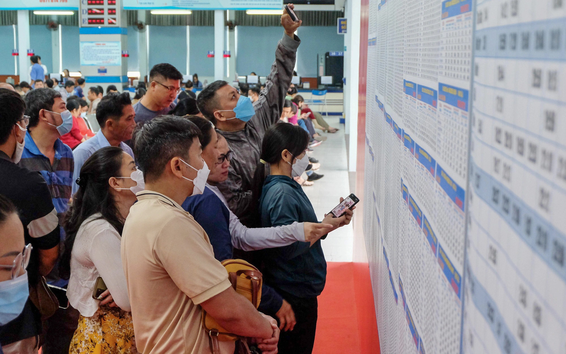 Tin tức sáng 7-1: Xử lý nghiêm xe biển xanh, xe cứu thương vi phạm giao thông - Ảnh 2. Tin tức sáng 7-1: Xử lý nghiêm xe biển xanh, xe cứu thương vi phạm giao thông - Ảnh 2.