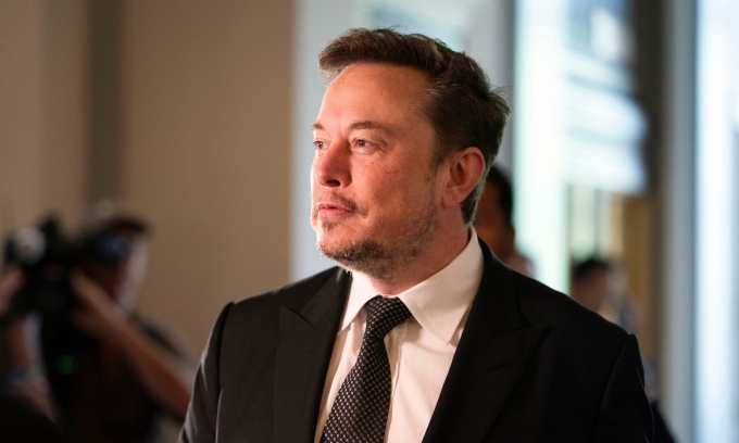 Tỷ phú Mỹ Elon Musk trong một sự kiện hôm 5/1. Ảnh: Reuters