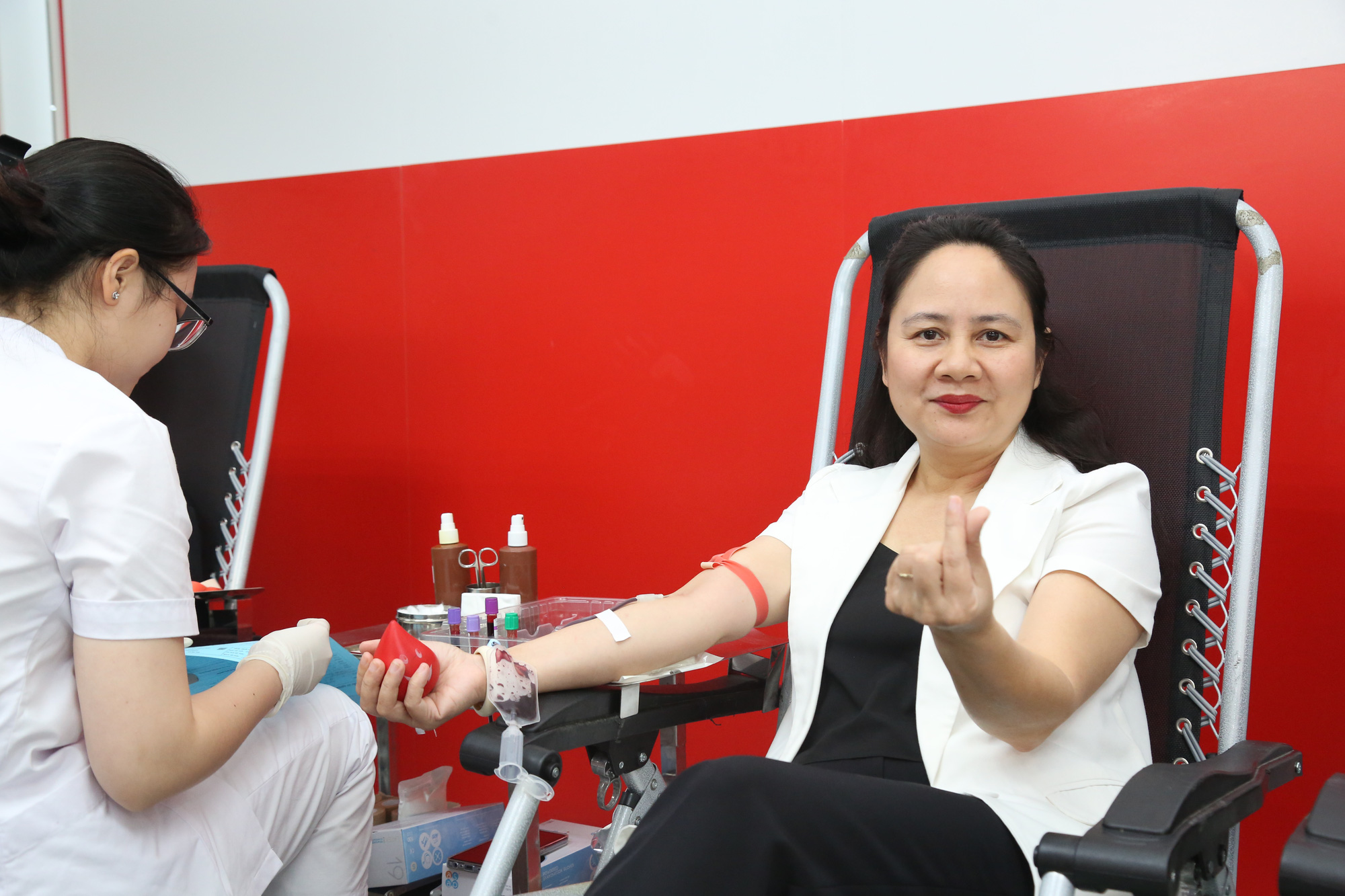 Những người hiến máu như ‘đường dây nóng’, sẵn sàng lên đường khi người bệnh cần - Ảnh 1. Những người hiến máu như ‘nhân viên đường dây nóng', bệnh viện gọi là đi - Ảnh 1.