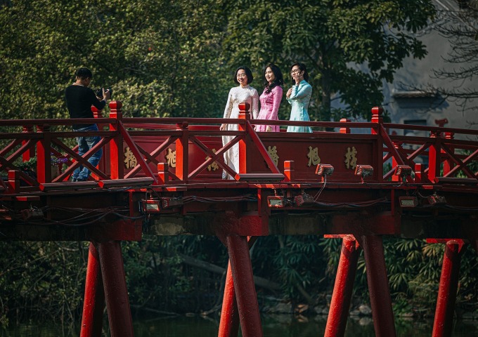 Những ngày cận Tết ở Hà Nội trong mắt khách Tây. Ảnh: Joakim Hall