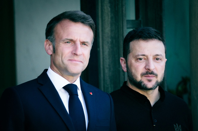 Tổng thống Pháp Emmanuel Macron (trái) và Tổng thống Ukraine Volodymyr Zelensky tại Điện Elysee, thủ đô Paris ngày 7/6/2024. Ảnh: AFP