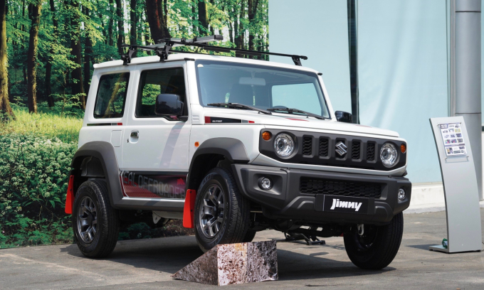 Jimny tại một đại lý Suzuki ở TP HCM. Ảnh: Phạm Trung