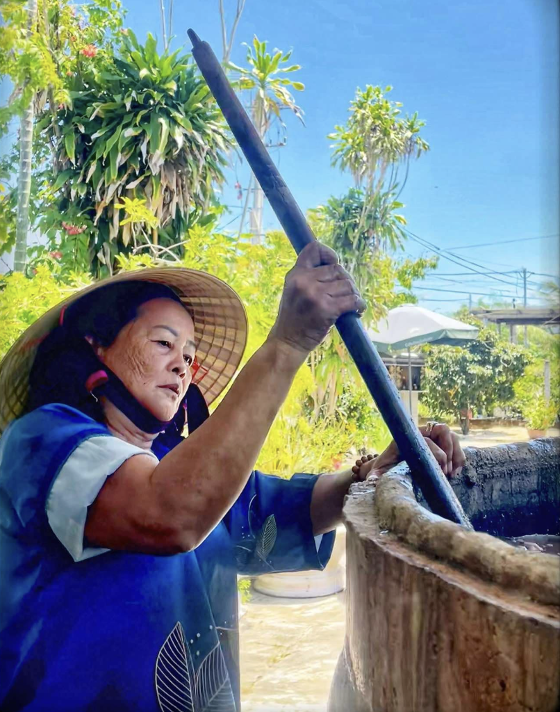 Ông Tây bất ngờ yêu Việt Nam: Từ xe Cub làm nên chai nước mắm xịt và đắt… 'như nước hoa'- Ảnh 4. Ông Tây bất ngờ yêu Việt Nam: Từ xe Cub làm nên chai nước mắm xịt và đắt… 'như nước hoa'- Ảnh 4.