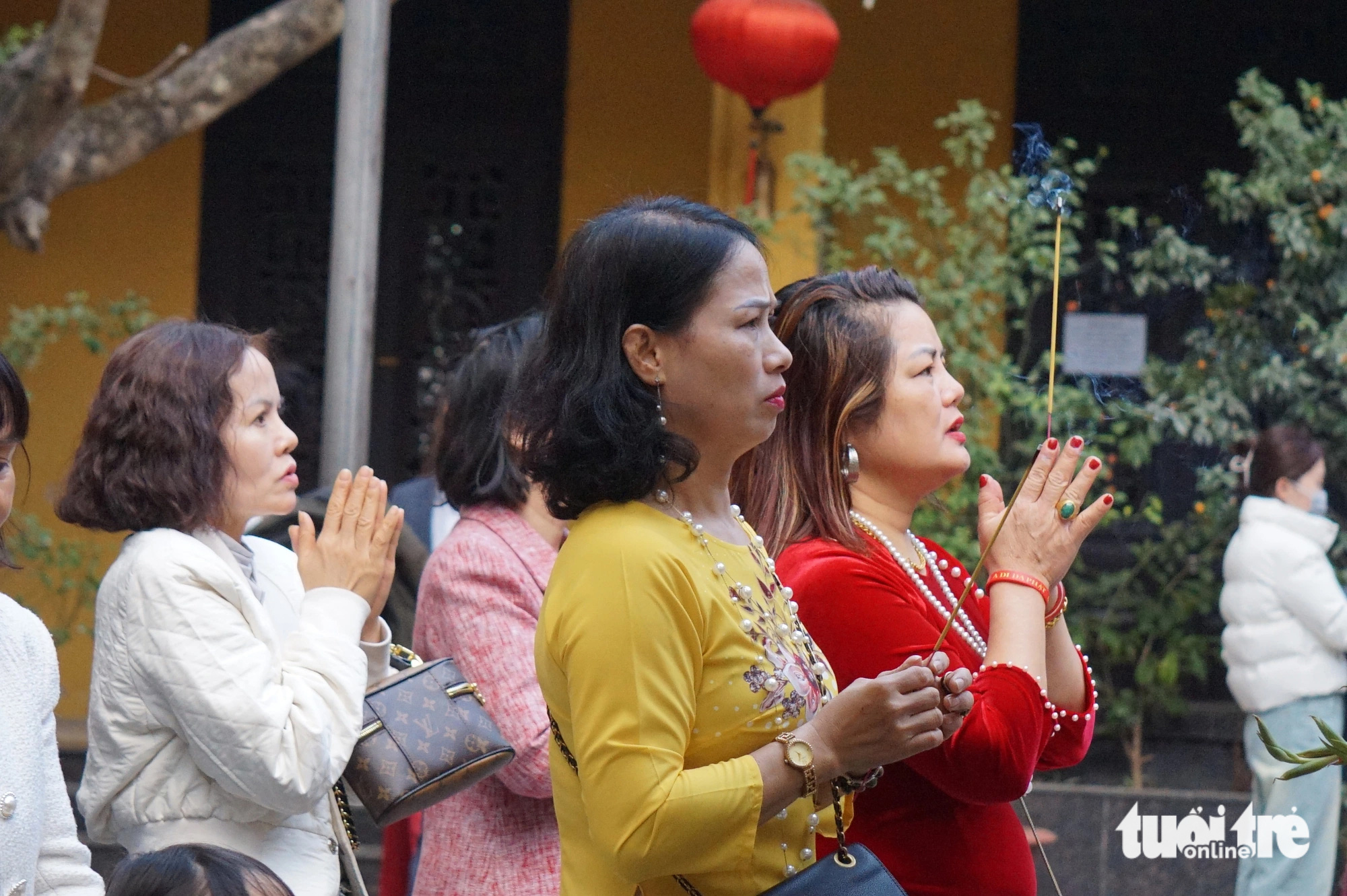 Đi lễ chùa thì cầu xin điều gì để có ‘một đời sống sáng’? - Ảnh 5. Đi lễ chùa thì cầu xin điều gì để có ‘một đời sống sáng’? - Ảnh 2.