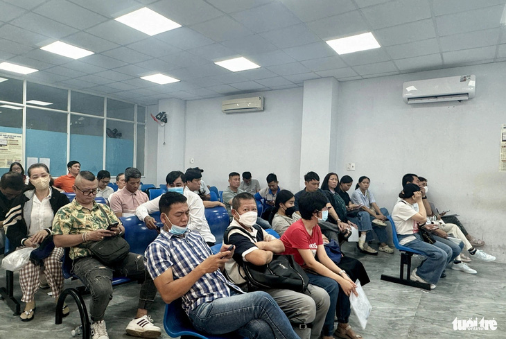 Tồn 172.800 giấy phép lái xe, TP.HCM nỗ lực giải quyết - Ảnh 1.