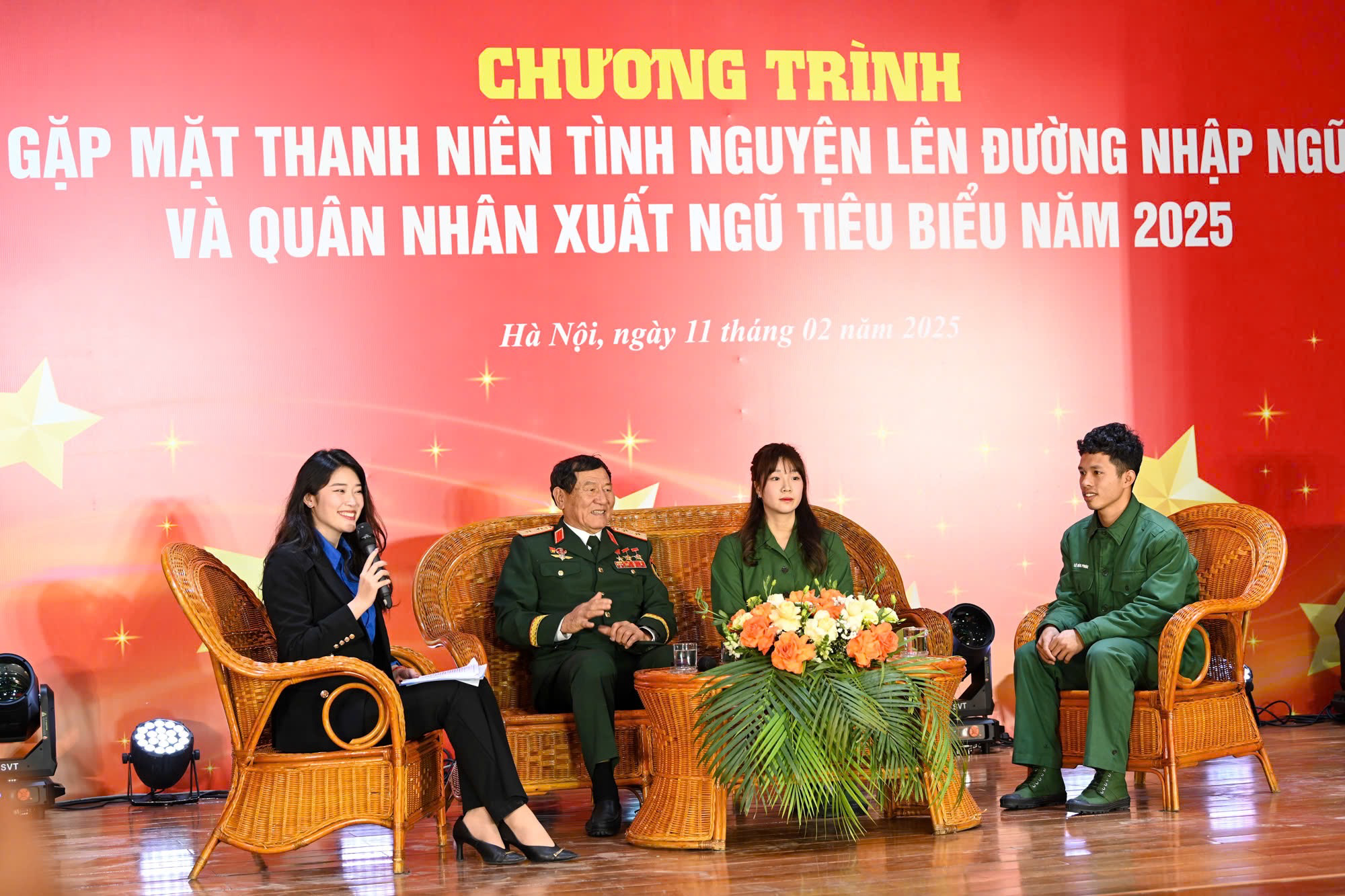 Nữ sinh dừng học thạc sỹ, tình nguyện nhập ngũ - Ảnh 3.