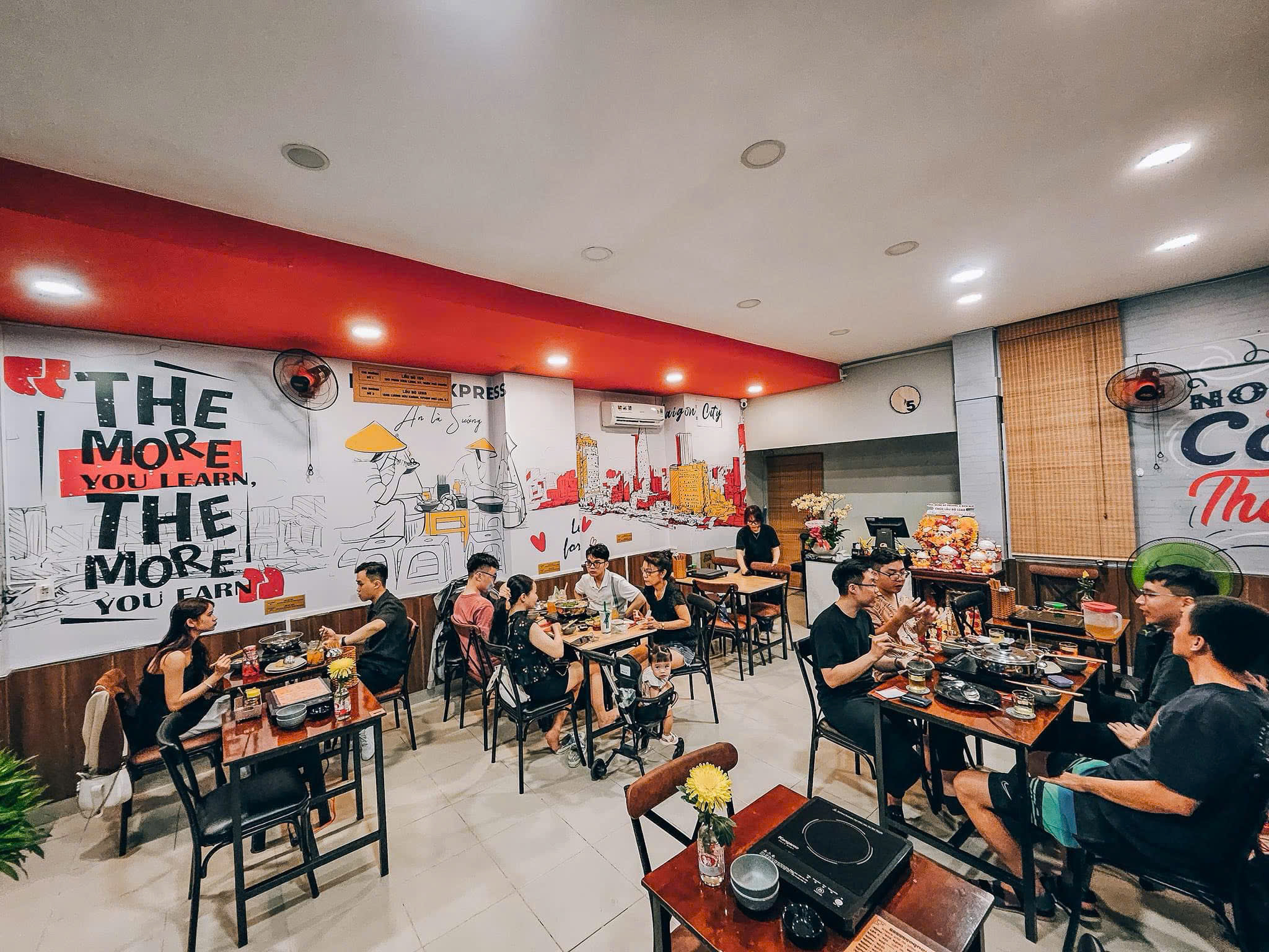 Quán nào ở TP.HCM bán xuyên Tết Ất Tỵ 2025, 'không phụ thu đồng nào'?- Ảnh 3. Quán nào ở TP.HCM bán xuyên Tết Ất Tỵ 2025, 'không phụ thu đồng nào'?- Ảnh 3.