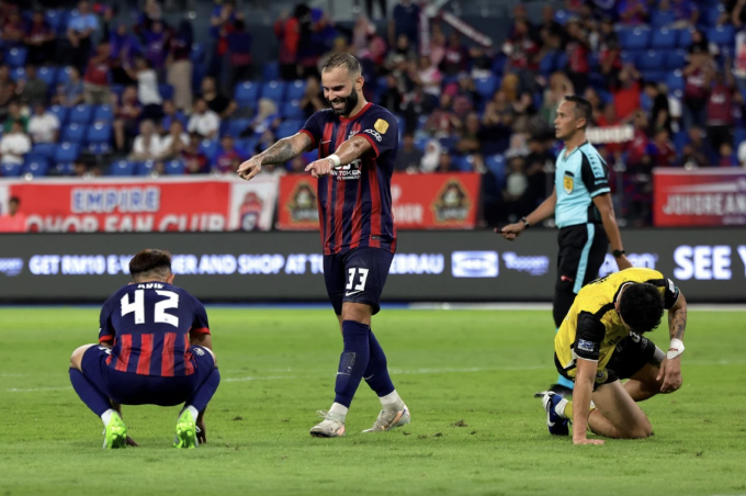 Cựu tiền đạo Real Madrid Jese Rodriguez (số 33) mừng bàn mở tỷ số cho Johor Darul Tazim trong trận thắng Perak 2-0 ở vòng 22 Malaysia Super League 2024-2025, ở sân Sultan Ibrahim ngày 24/2. Ảnh: Bernama