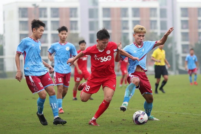 Trung tâm bóng đá Đào Hà (áo xanh) thua Thể Công 1-12 ở bảng A vòng loại U19 Quốc gia 2024-2025. Ảnh: Hội CĐV Thể Công