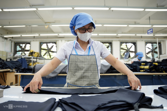 Công nhân làm việc tại Công ty cổ phần Dệt may 29/3, Đà Nẵng, tháng 6/2024. Ảnh: Nguyễn Đông