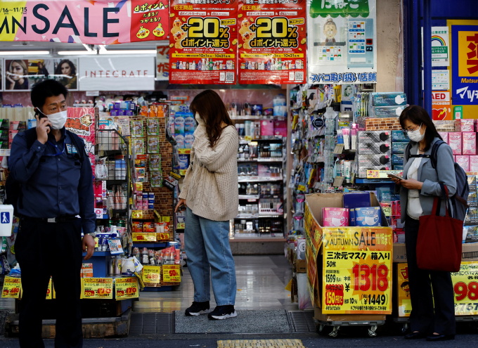 Một cửa hàng tại Tokyo, Nhật Bản vào ngày 21/10/2022. Ảnh: Reuters