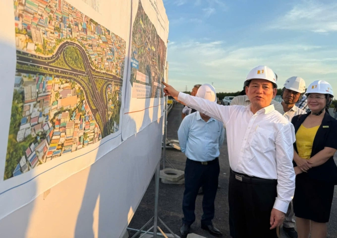 Phó Thủ tướng Hồ Đức Phớc thị sát cao tốc Biên Hòa - Vũng Tàu chiều 13/3. Ảnh: Thái Hà