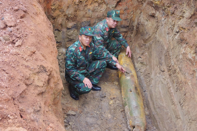 Quả bom nặng 240kg mang theo khoảng 80kg thuốc nổ. Ảnh: Bá Hiếu