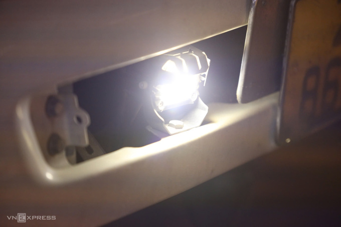 Đèn độ thêm chủ yếu là đèn bi, led... Ảnh: Việt An