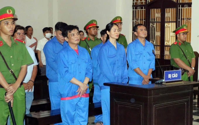 Các bị cáo tại phiên toà. Ảnh: Công an Trà Vinh