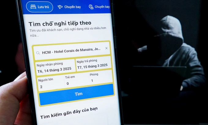 Giao diện của website Booking.com trên một chiếc smartphone. Ảnh: Bảo Lâm