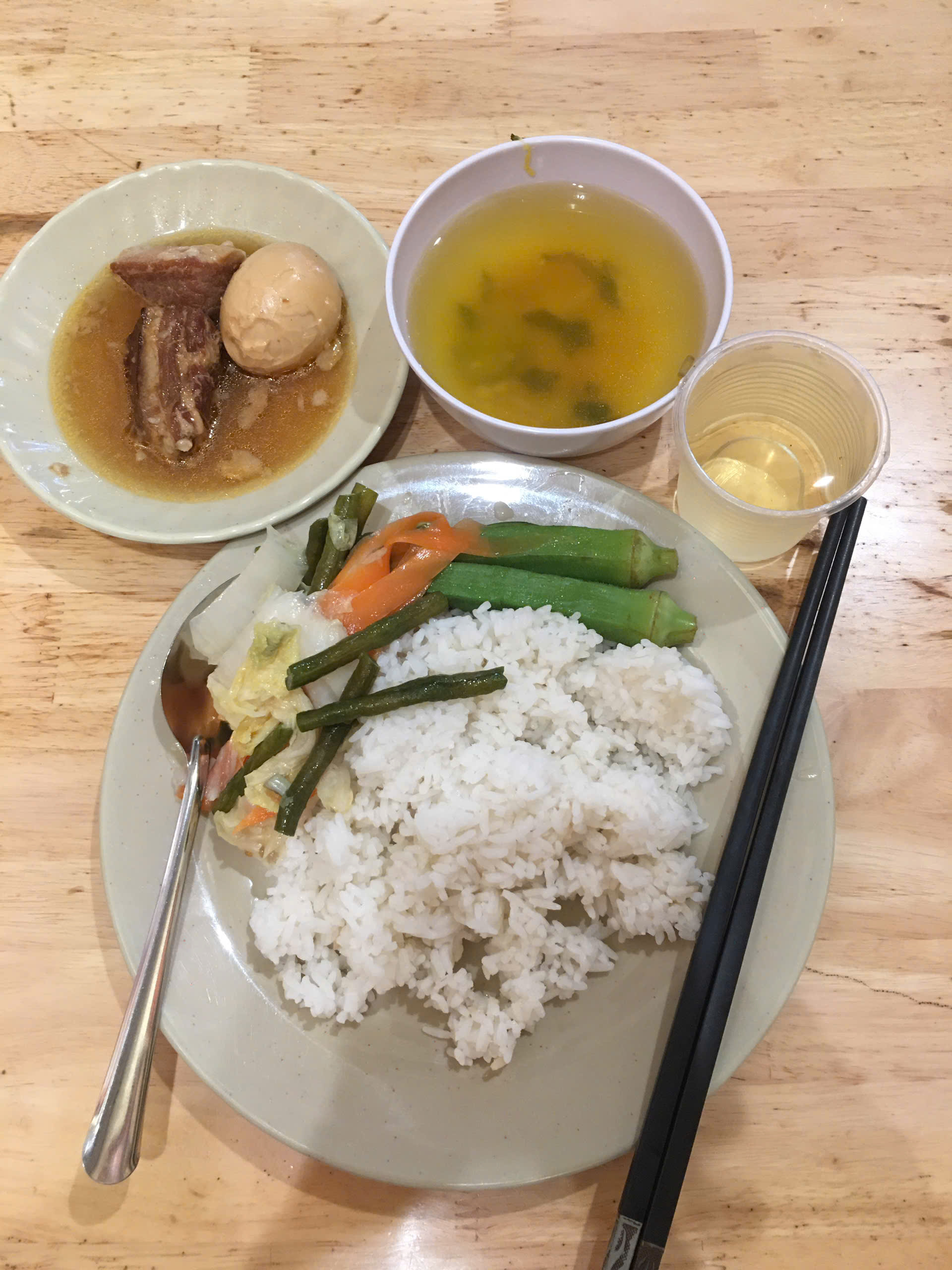 Chế độ dinh dưỡng của sinh viên ở TP.HCM: 'Đầu tháng cơm sườn, cuối tháng cơm… nước tương'?- Ảnh 7. Chế độ dinh dưỡng của sinh viên ở TP.HCM: 'Đầu tháng cơm sườn, cuối tháng cơm… nước tương'?- Ảnh 7.