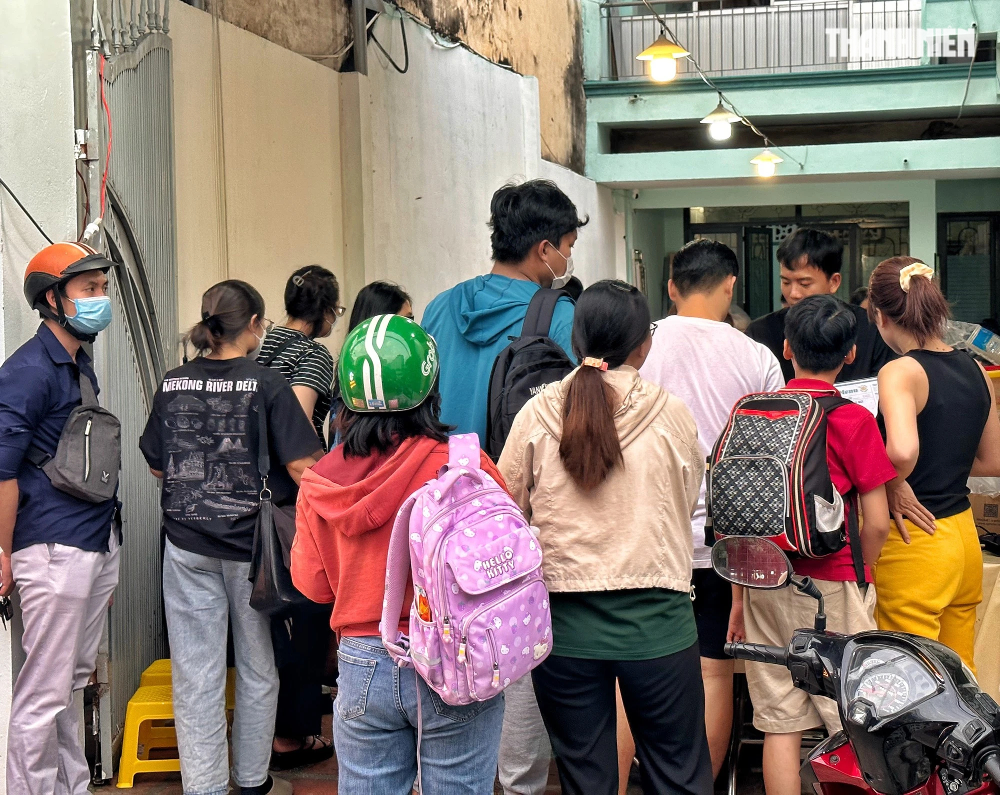 Trà sữa đất nung 'hot rần rần' xuất hiện ở TP.HCM: Chờ 30 phút, ùn ùn khách - Ảnh 8. Trà sữa đất nung 'hot rần rần' xuất hiện ở TP.HCM: Chờ 30 phút, ùn ùn khách - Ảnh 8.