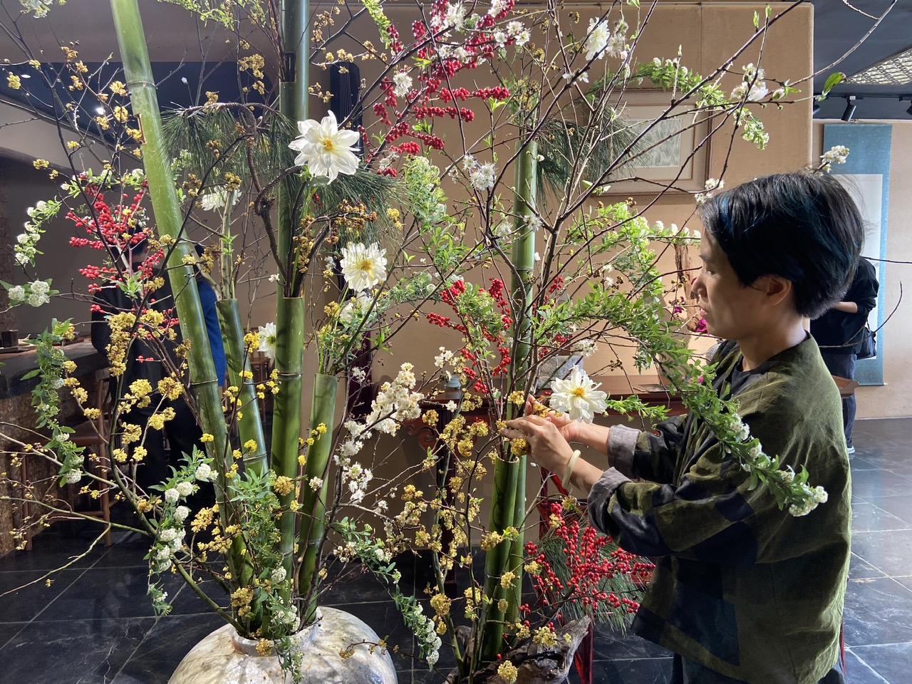 Mê mẩn vườn hoa Ikebana đầy ‘khí chất’ của nghệ nhân Đỗ Thị Thu Phượng - Ảnh 1. Mê mẩn vườn hoa Ikebana đầy ‘khí chất’ của nghệ nhân Đỗ Thị Thu Phượng - Ảnh 1.