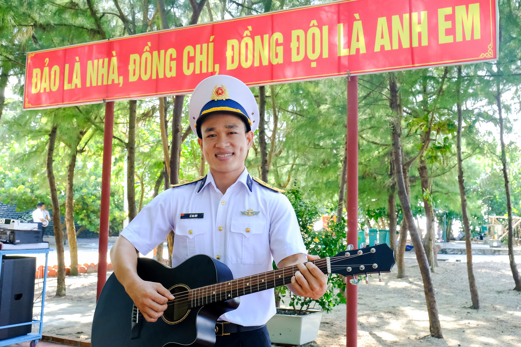 Trưởng thành ở đảo tiền tiêu: Nảy mầm ‘hạt giống đỏ’ giữa biển trời Trường Sa - Ảnh 3. Trưởng thành ở đảo tiền tiêu: ‘Hạt giống đỏ’ giữa biển trời Trường Sa - Ảnh 4.