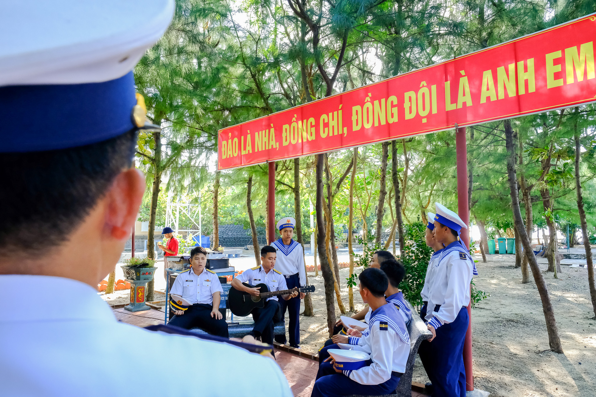 Trưởng thành ở đảo tiền tiêu: Nảy mầm ‘hạt giống đỏ’ giữa biển trời Trường Sa - Ảnh 2. Trưởng thành ở đảo tiền tiêu: Nảy mầm ‘hạt giống đỏ’ giữa biển trời Trường Sa - Ảnh 2.
