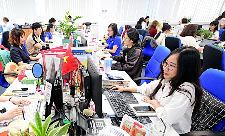 Phụ nữ hiện đại: gánh vác hay gánh... vui? - Ảnh 1. Phụ nữ hiện đại: gánh vác hay gánh... vui? - Ảnh 1.