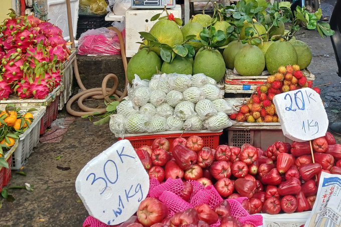 Trái cây được bán tại chợ Phạm Văn Hai, Tân Bình. Ảnh: Thi Hà