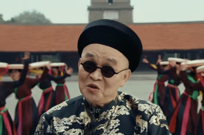 Nghệ sĩ Xuân Hinh trong MV Bắc Bling.