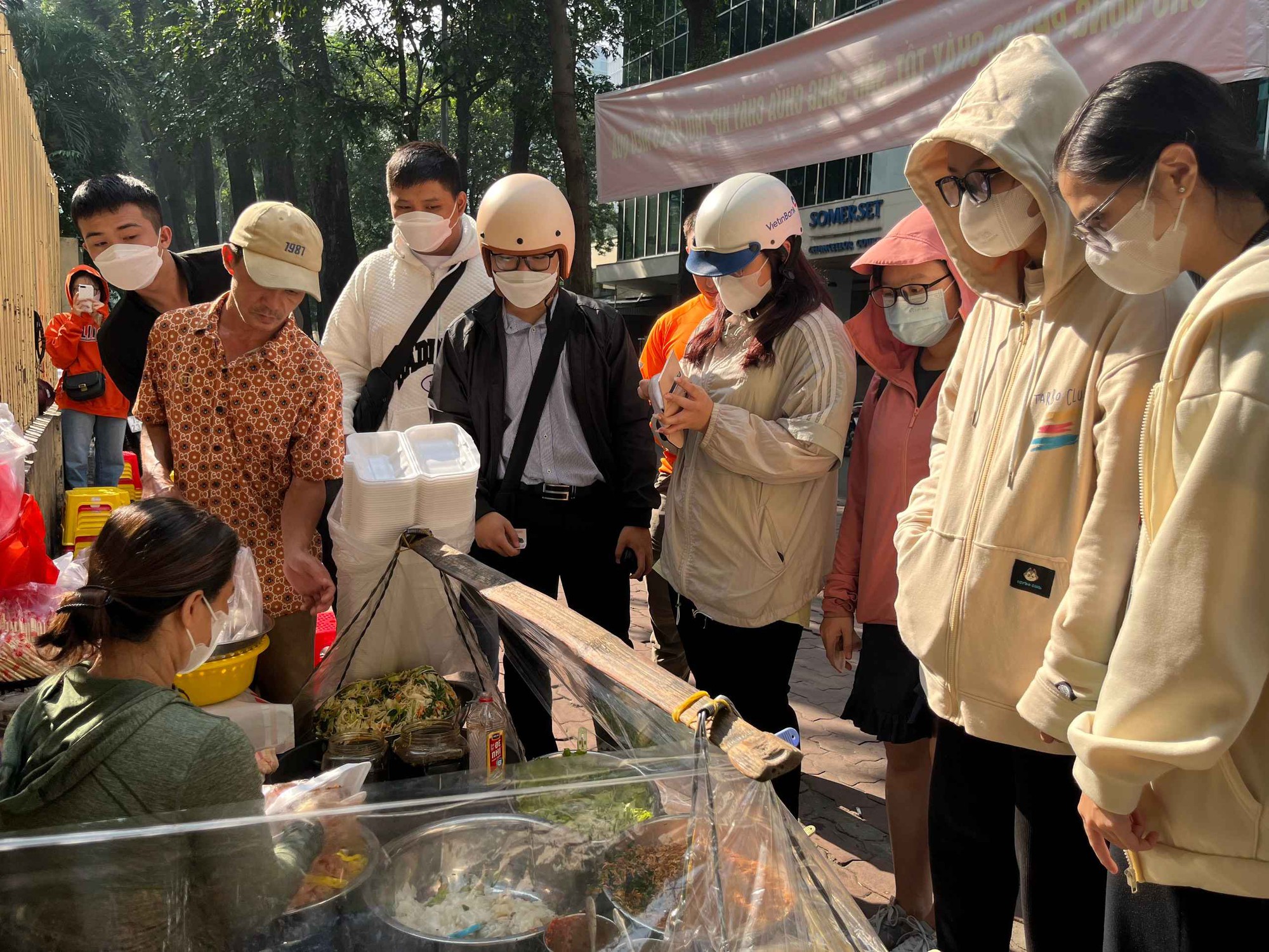Gánh ăn sáng rẻ nhất Quận 1: "7 món tha hồ lựa chọn" - Ảnh 1. Gánh ăn sáng rẻ nhất Quận 1: "7 món tha hồ lựa chọn" - Ảnh 1.