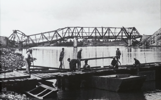 Cầu Hàm Rồng bị đánh sập tháng 10/1972. Ảnh tư liệu